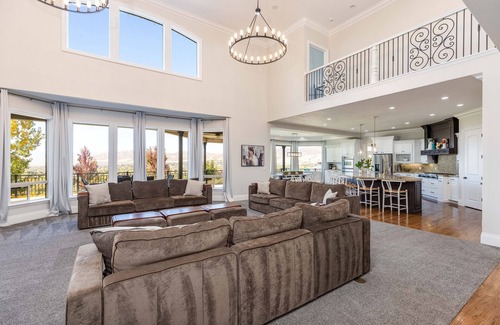 Alpine House | Mountain Retreat: Unparalleled Views, Indoor Gym