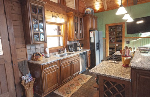 Hayesville Cabin | Mountain Retreat w/4 Bedrooms, Mtn. Views, Hot Tub, Internet and much more.