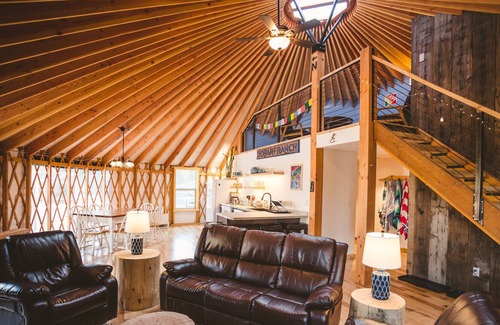 Bozeman House | MOUNTAIN ROUNDHOUSE - 16 MILES FROM MAIN STREET BOZEMAN