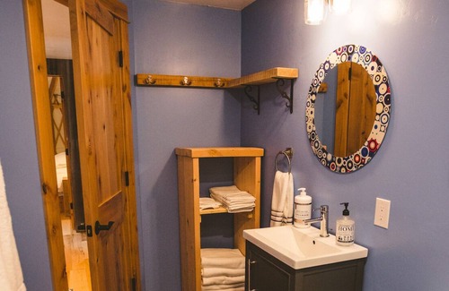 Bozeman House | MOUNTAIN ROUNDHOUSE - 16 MILES FROM MAIN STREET BOZEMAN
