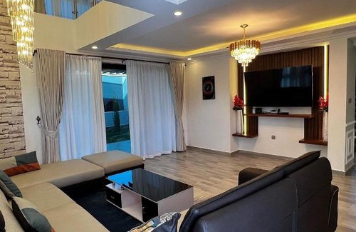 Fort Portal Hotel | Mountain's lounge
