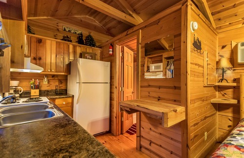 Topton Cabin | Mountain Serenity & Close to Hiking, Rafting, Fishing and Kayaking. "Wolf Song"