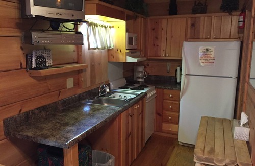 Topton Cabin | Mountain serenity close to hiking, rafting, fishing and kayaking. "Coyote Song"
