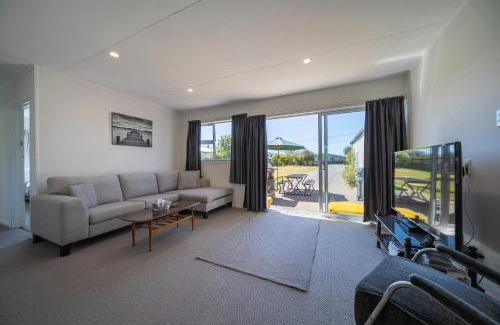 Te Anau House | Mountain Serenity - Te Anau Holiday Home