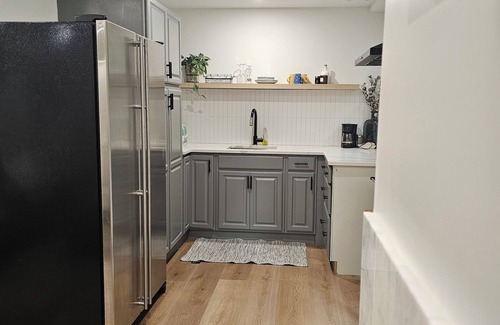 West Kelowna Estates Apartment | Mountain Side Studio nNesstled in Rosevalley Park lots of hiking & wineries.