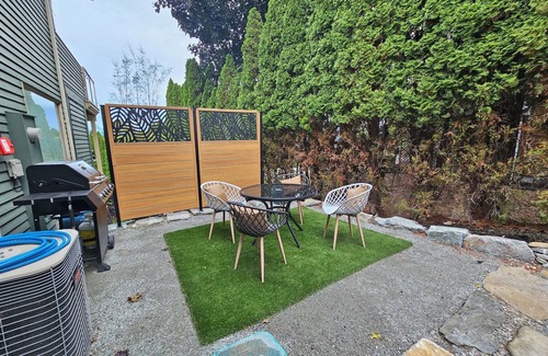West Kelowna Estates Apartment | Mountain Side Studio nNesstled in Rosevalley Park lots of hiking & wineries.