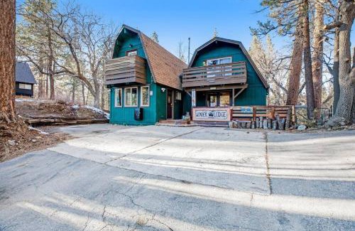 Big Bear Lake Ski Chalet | Mountain & Ski Slope View Cabin 3bd/3bth Sleeps 10