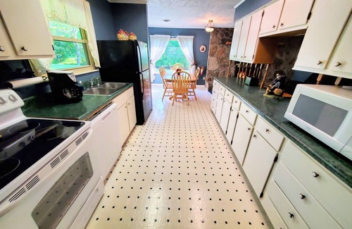 Pigeon Forge Ski Chalet | Mountain Stream -Riverside w/Hot Tub Walk to Pigeon Forge FREE Tickets!