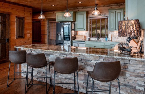 Topton Cabin | Mountain Top Lodge-Luxury Log Cabin Rental-Panoramic Mountain Views, High Speed Internet, Large Deck, Hot Tub, Fireplace in Nantahala NC!