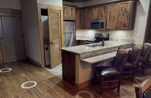 Gatlinburg Resort | Mountain top resort w/waterpark. 15 mins from downtown Gatlinburg.