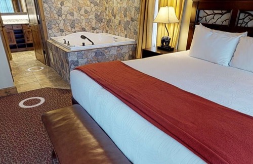 Gatlinburg Resort | Mountain top resort w/waterpark. 15 mins from downtown Gatlinburg.