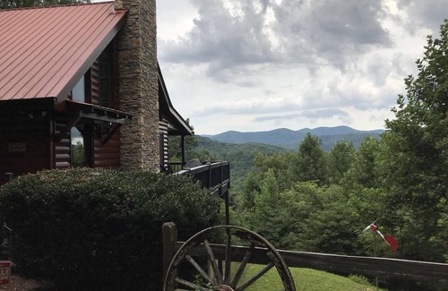 Blue Ridge Cabin | Mountain Top Stunning Views. Peaceful and Secluded. Super Clean.