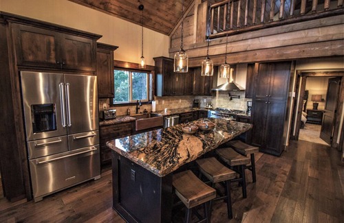 Duck Creek Village Cabin | Mountain Top Luxury Retreat - Elegant Cabin Near Zion and Bryce