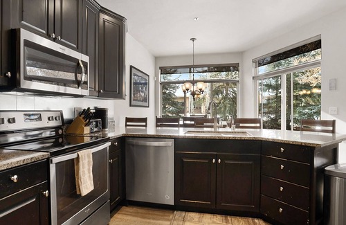Willow Bend East House | Mountain Townhome Minutes to Canyons Village