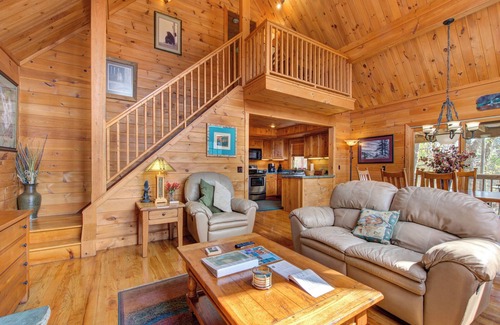 Gatlinburg - Pigeon Forge Cabin | Mountain Treasure by Jackson Mountain Rentals