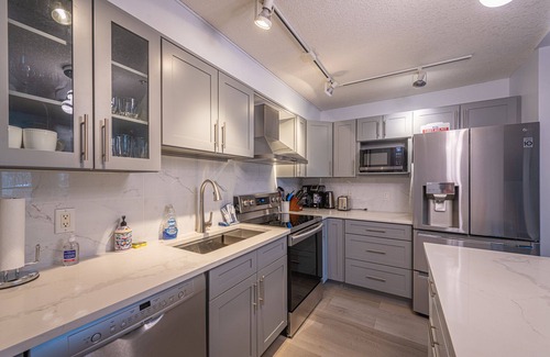 Canmore Condo | Mountain View 1 BR - Full Kitchen-BBQ-AC