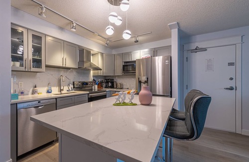 Canmore Condo | Mountain View 1 BR - Full Kitchen-BBQ-AC