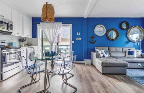Kitsilano Apartment | Mountain View 10mins from Kits Beach
