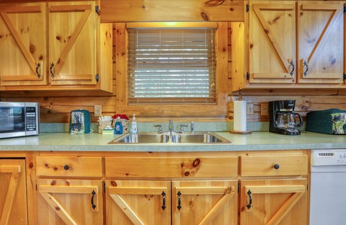 Cosby Cabin | Mountain View - 2 Bedrooms, 2 Baths, Sleeps 6 Cabin by RedAwning