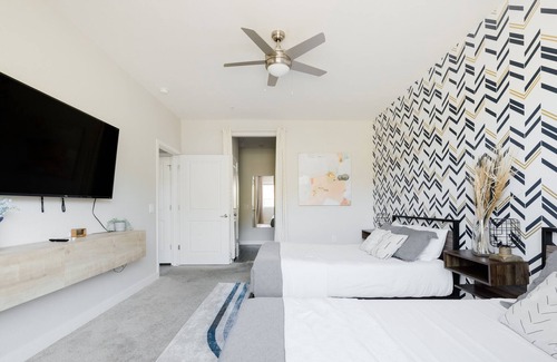 South Mountain Apartment | ★ Mountain View Apartment with Amazing Amenities ★ Private Garage
