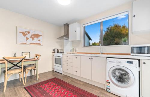 Albert Town House | Mountain View Bliss - Albert Town Holiday Unit
