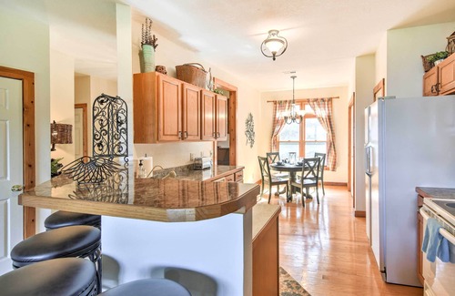 Mountain Air Condo | Mountain-View Blue Ridge Condo: 36 Mi to Asheville