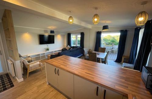 Aberystwyth Ski Chalet | Mountain View Brown lodge