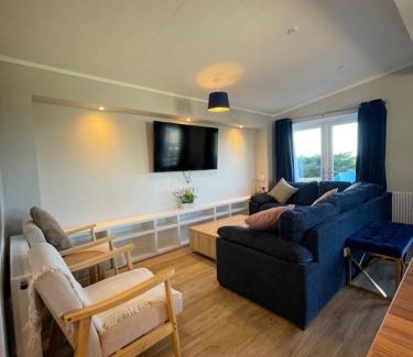 Aberystwyth Ski Chalet | Mountain View Brown lodge