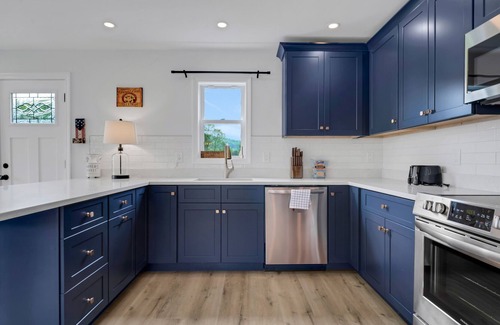 Bristol House | Mountain view by Newfound Lake by RedAwning