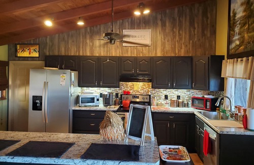 Franklin House | Mountain view cabin, fully remodeled, huge screen in porch with panoramic view.