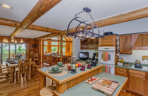 Old Fort Cabin | Mountain View Cabin near Asheville with Hot Tub