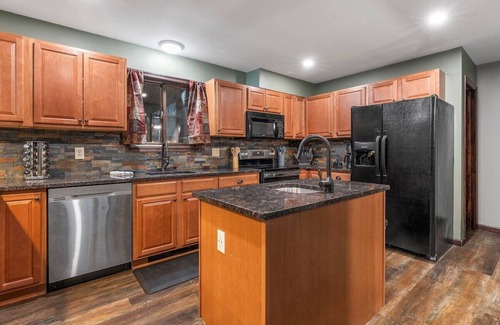 Locust Lake Village House | Mountain View Chalet | Hot Tub, Lakes, Fall colors