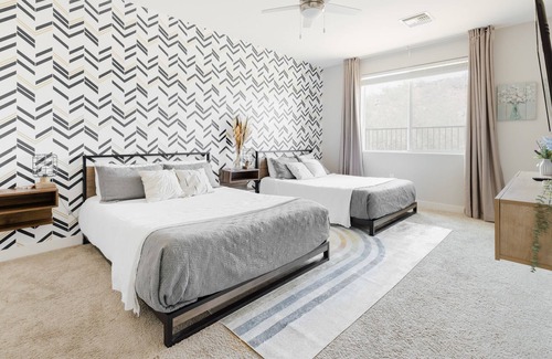 South Mountain Apartment | Mountain View - Clean & Stylish W/ Garage Parking