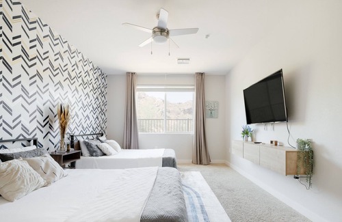 South Mountain Apartment | Mountain View - Clean & Stylish W/ Garage Parking