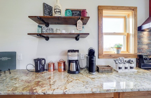 Fleetwood Cottage | Mountain-view Deck: Group Getaway in Fleetwood