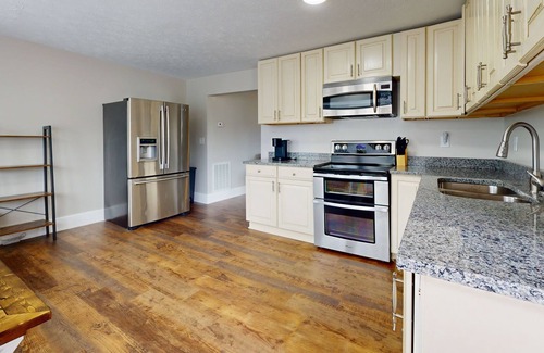 La Follette Apartment | Mountain-view downtown retreat with grill, deck, streaming, fireplace, & AC