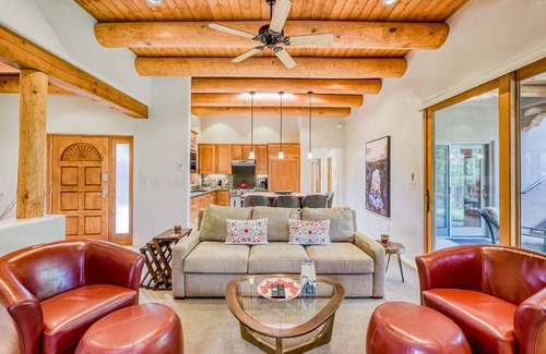 La Tierra House | Mountain view estate with main house & guest house - rooftop hot tub, dogs ok