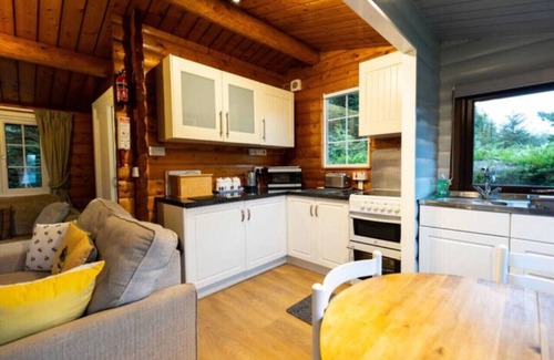 Bronaber Cabin | Mountain View 2 bed Log Cabin