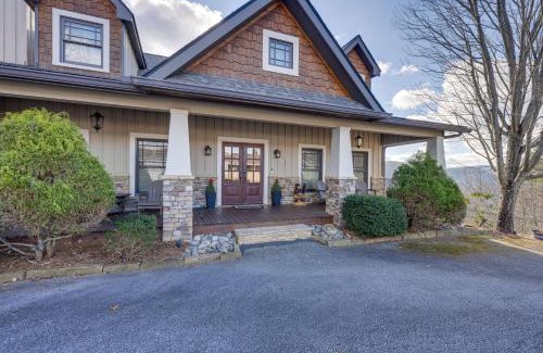 Dillard House | Mountain-View Georgia Cabin with 2 Decks
