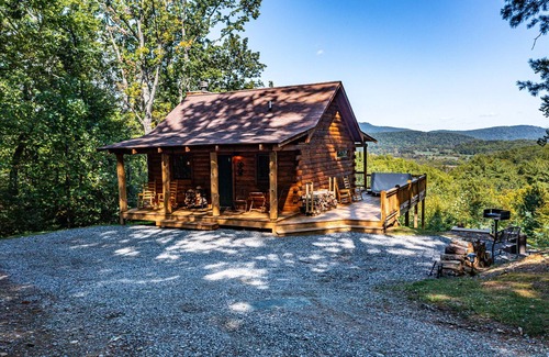 Stanardsville House | Mountain View Hideaway | 1 Bed, 1 Bath