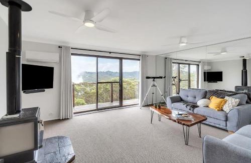 Wentworth Falls House | Mountain View Hideout with Stargazing Telescope