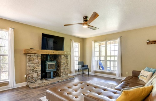 Franklin Cabin | Mountain View Home in Franklin < 9 Mi to Gem Mine!