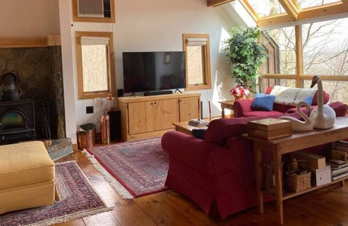 Plymouth Ski Chalet | Mountain View Home Minutes to Killington & Okemo
