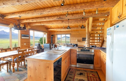 Stanley Cabin | Mountain View Home - Spectacular Sawtooth Mountain Views