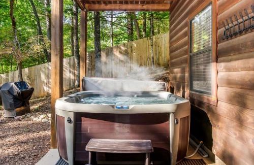 Blairsville House | Mountain View, hot tub, fire pit, game room