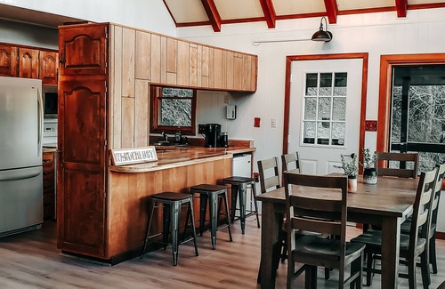 Wolf Laurel Cabin | Mountain View~ Hot Tub ~ Pool ~ Arcade ~ Firepit ~ Ample Parking ~ Hatley Pointe