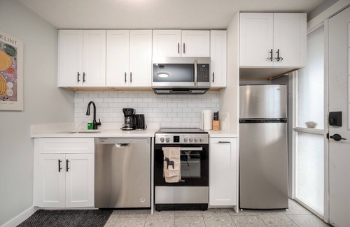 Harvie Heights Apartment | Mountain View King nStudio at Banff National Park Gate