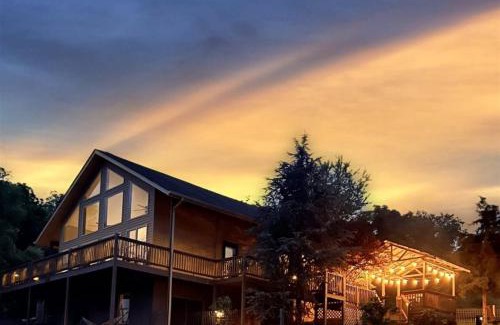 Dandridge House | Mountain View Lake House Hot Tub, Home Theater, Game Room, Fire Pit, Pet Friendly