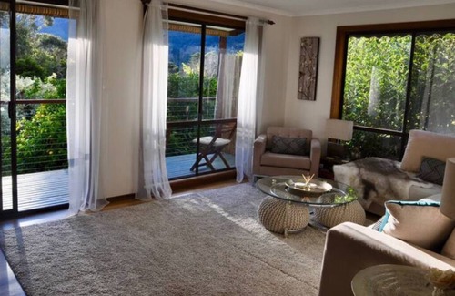 Warburton House | Mountain View Lodge in Warburton