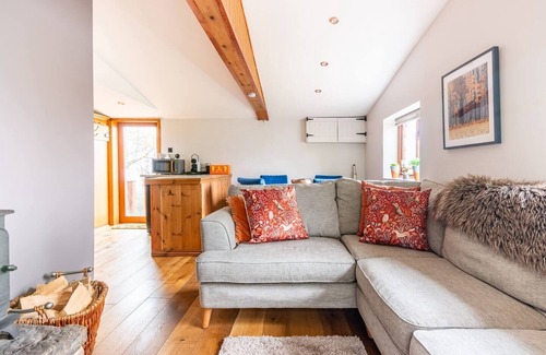 Farden House | Mountain View Lodge, Luxury Woodland Lodge with Hot Tub